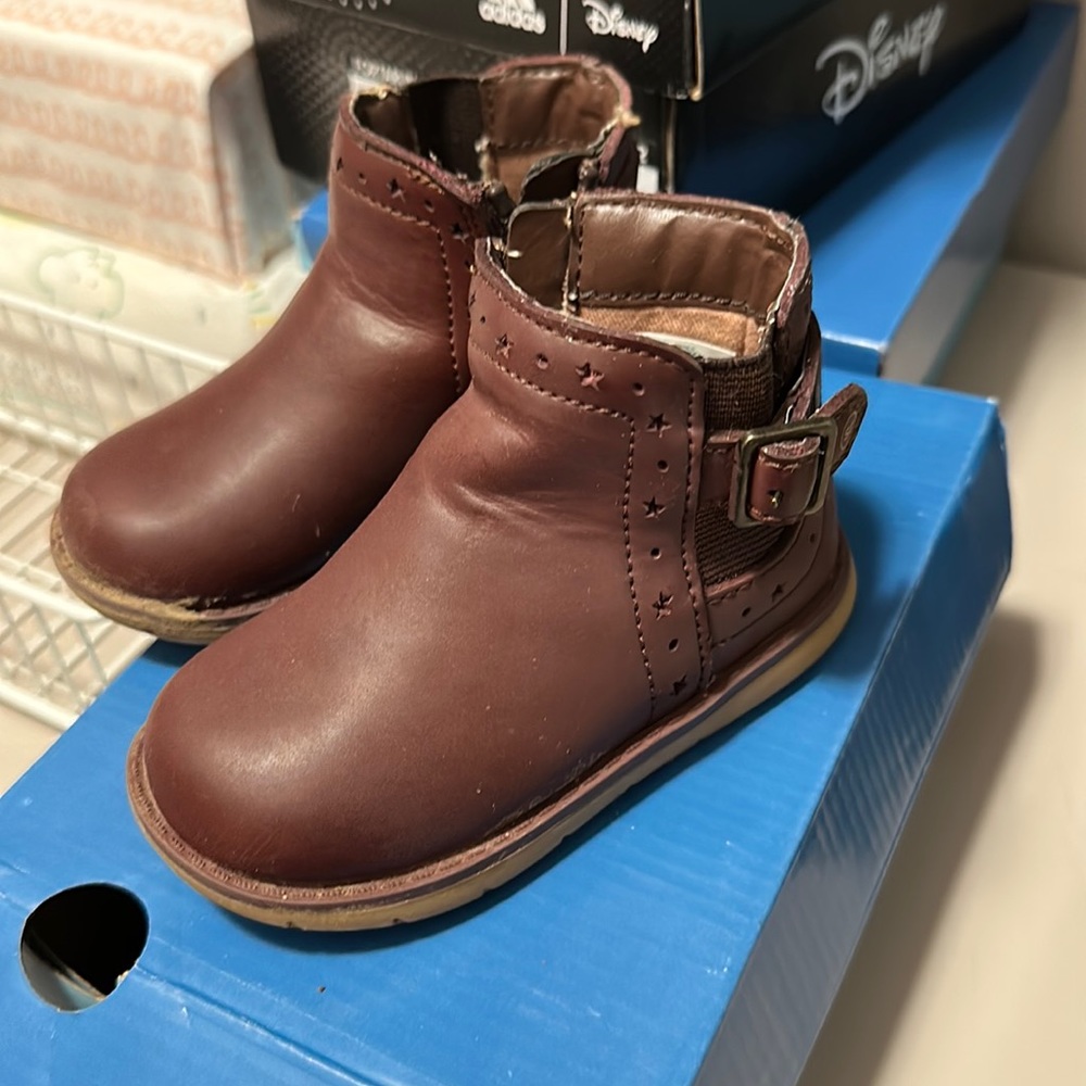 Stride rite brown boot 5.5W